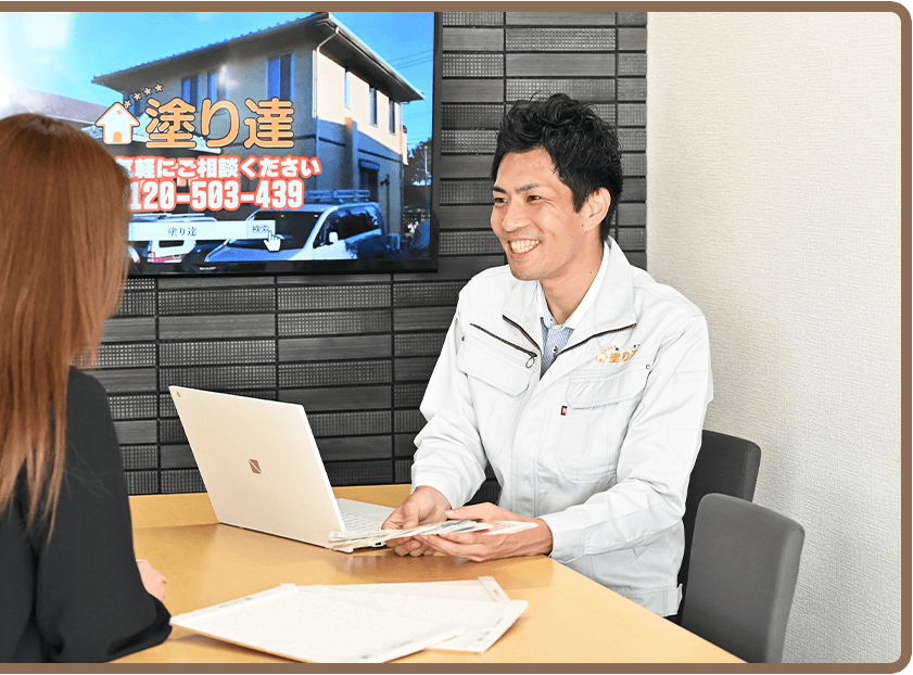 専門スタッフが一緒に色を確認しながら、最適な配色をご提案