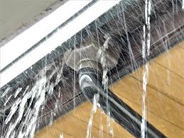 雨漏り　雨樋の詰まり